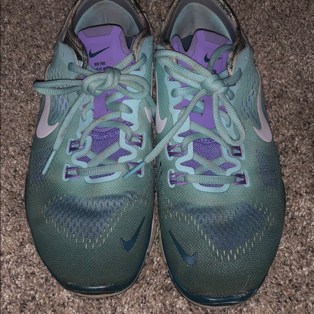 Nike tennis shoes